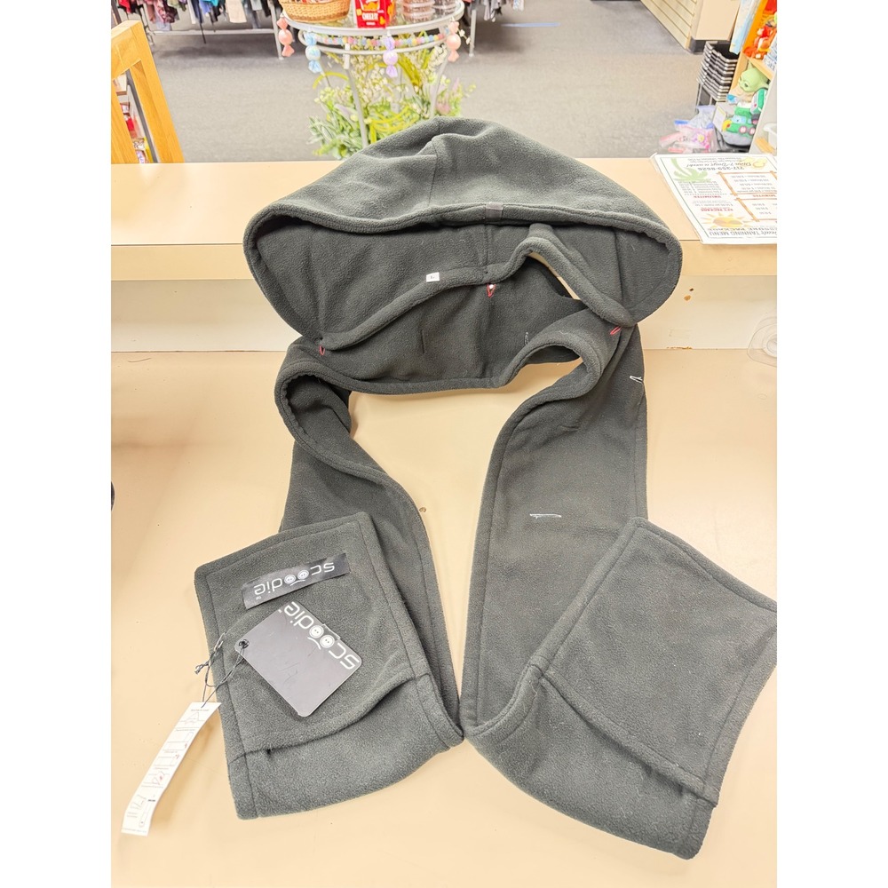 Scoodie Hooded Scarf with Pockets Charcoal Gray Fleece Winter Hood Scarf NWT